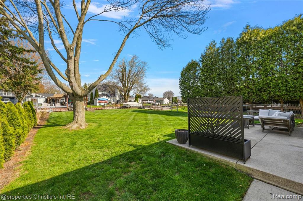 39173 Lakeshore Drive, Harrison Township, MI — Photo 3