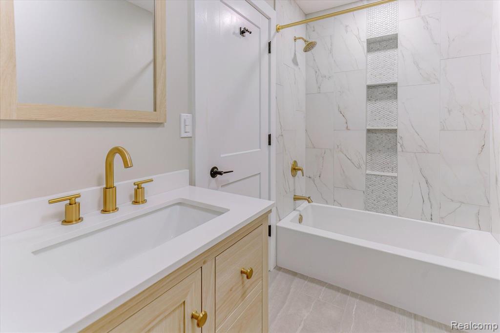 1293 BRAMBLES Drive, Waterford, MI 48328 — Photo 24