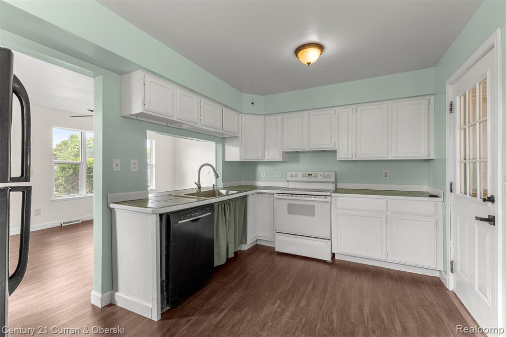444 S Ridge Street, South Lyon, MI 48178 — Photo 10