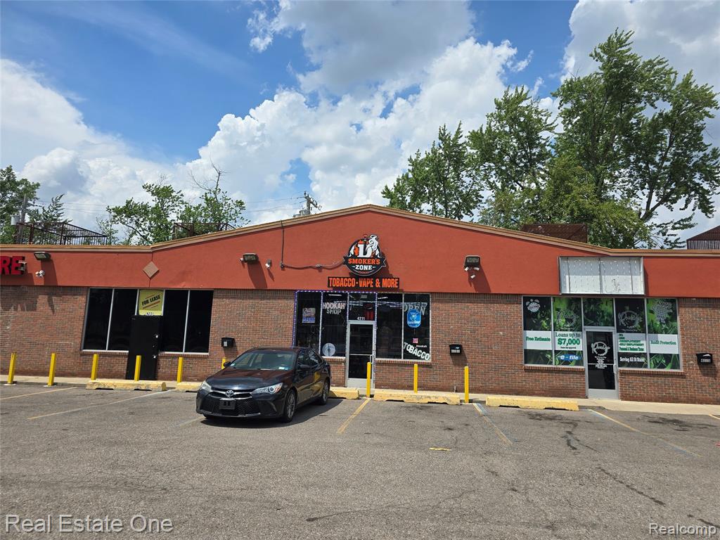 4211 E SEVEN MILE RD, Detroit, MI 48234 — Photo 2