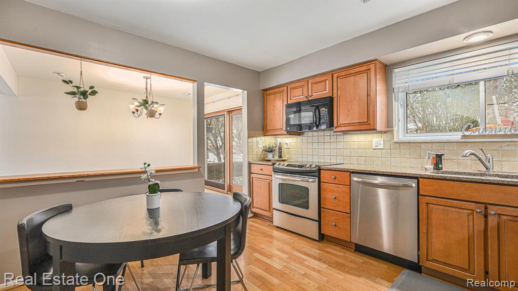 4243 FROSTWOOD Court, Troy, MI 48098 — Photo 7