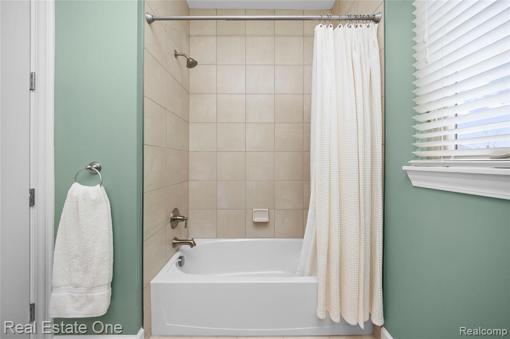 49031 Honey Tree Court Court, Northville, MI 48168 — Photo 34