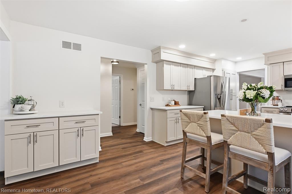 9801 Tennyson Drive, Plymouth, MI 48170 — Photo 15