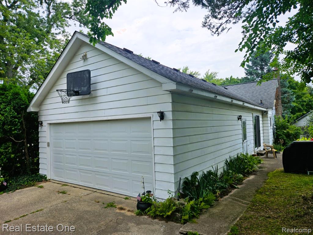 4415 Welland Drive, West Bloomfield, MI 48323 — Photo 30