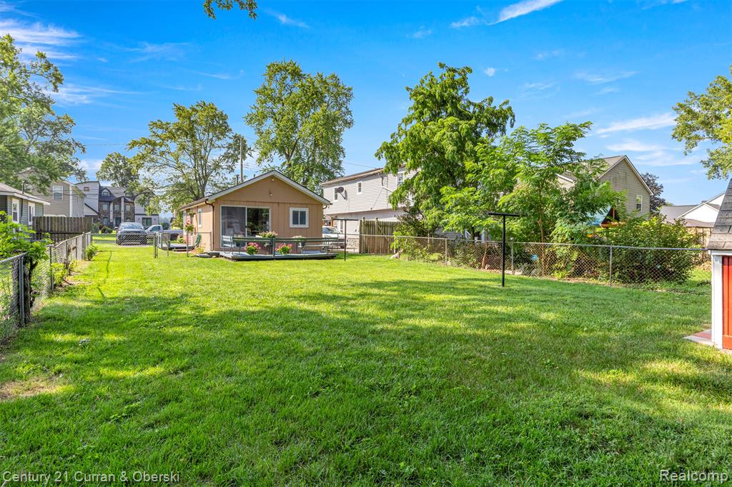 4900 Lakeview Avenue, West Bloomfield, MI 48324 — Photo 24