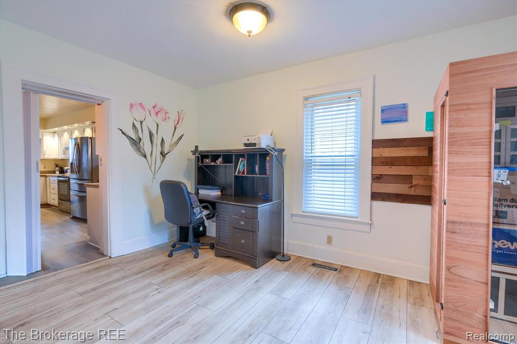 203 Sawyer Street, Grand Blanc, MI 48439 — Photo 10