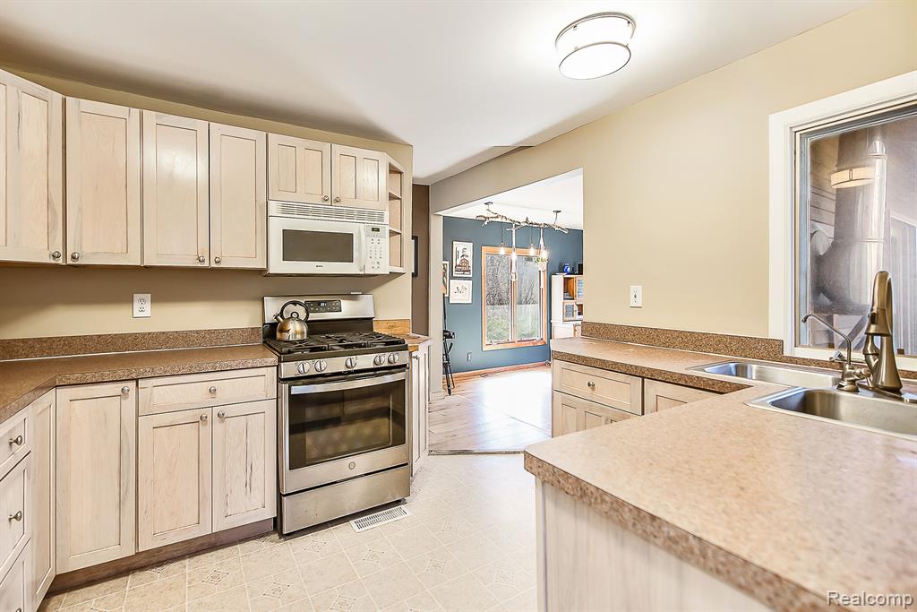 7695 HURON RIVER Drive S, Dexter, MI 48130 — Photo 4