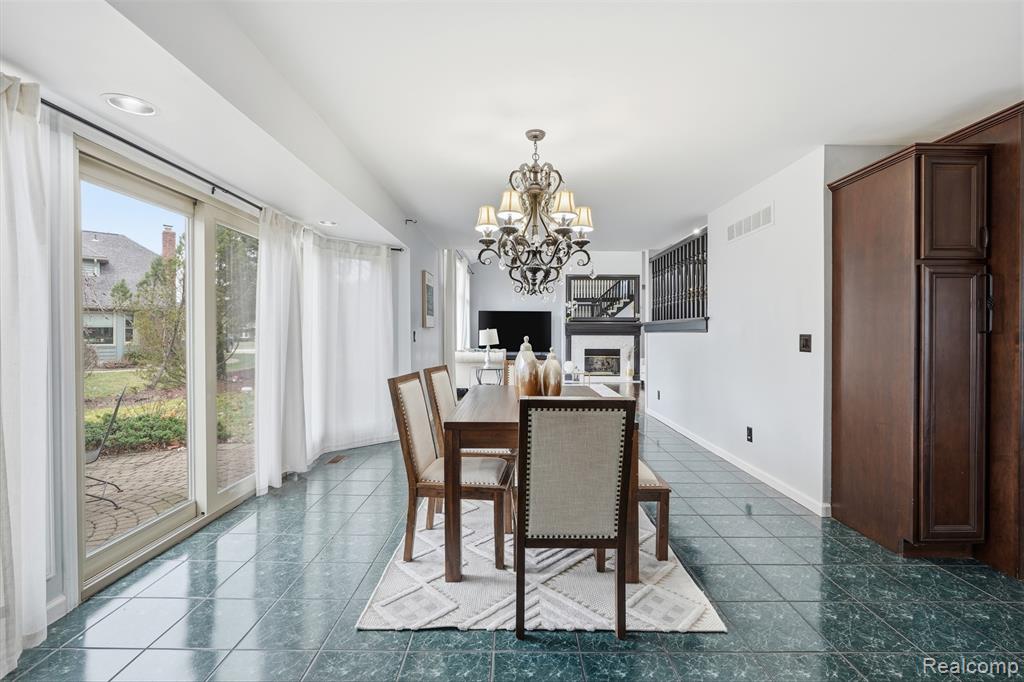 42739 Pond View Drive, Sterling Heights, MI 48314 — Photo 18