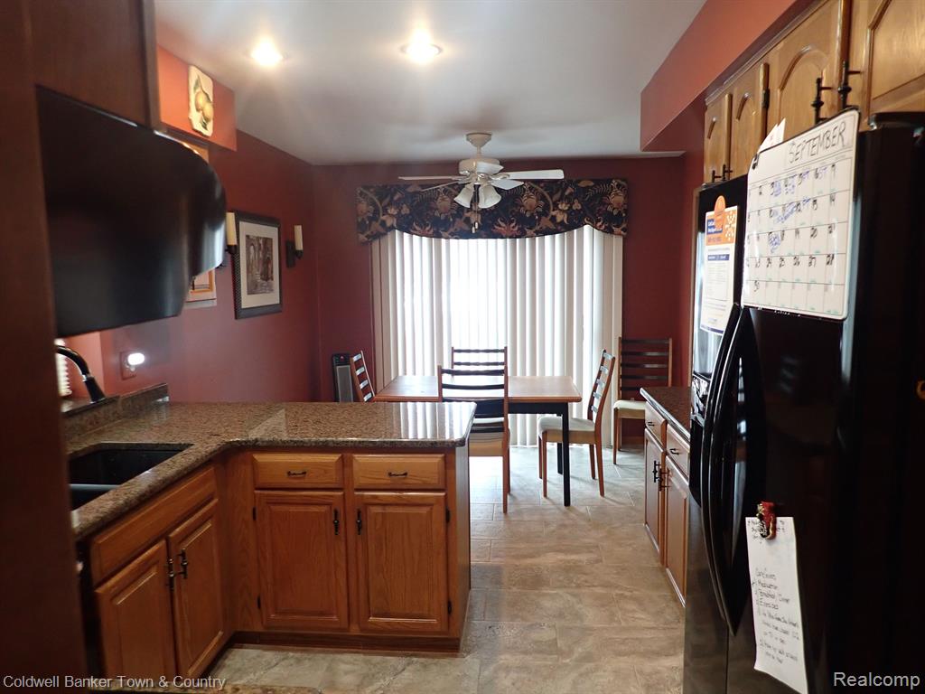 37711 AMBER Drive, Farmington Hills, MI 48331 — Photo 13