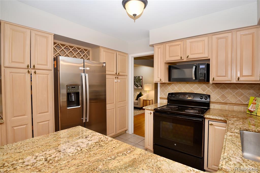 6835 Limerick Lane, Troy, MI 48098 — Photo 10