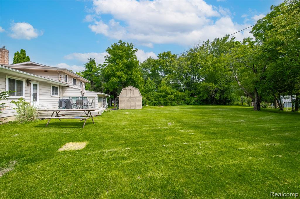 6395 Tanglewood Lane, Grand Blanc, MI 48439 — Photo 23