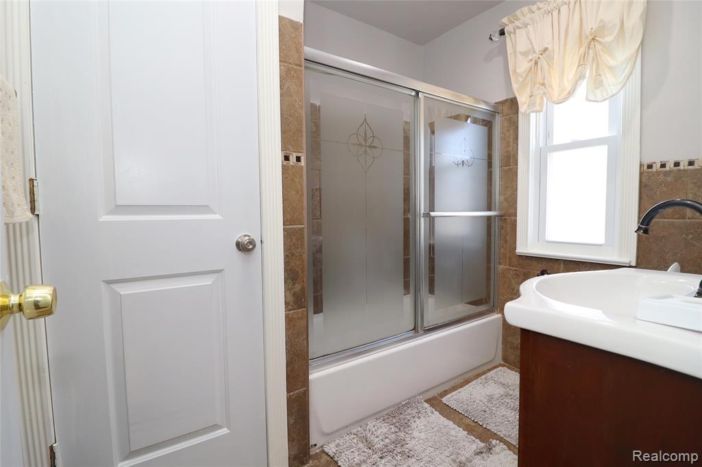 4561 Curtis Street, Dearborn, MI 48126 — Photo 17