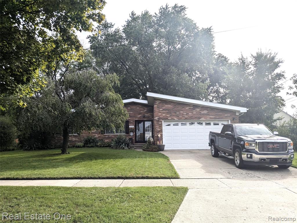 23106 Cunningham Avenue, Warren, MI 48091