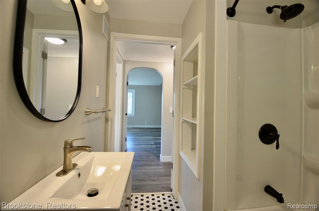 7565 Old Pond Drive, Clarkston, MI 48348 — Photo 29