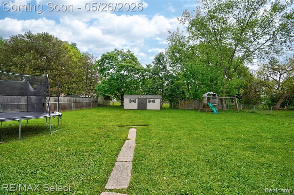 4353 Dixon Drive, Swartz Creek, MI 48473 — Photo 28