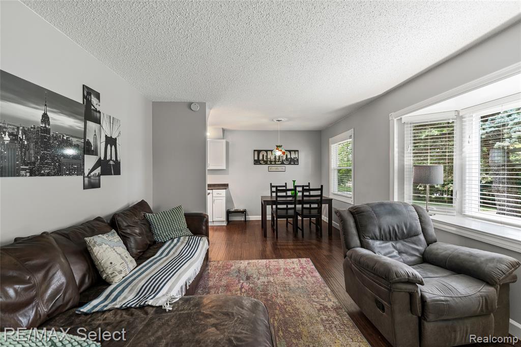 6030 Sun Valley Drive, Grand Blanc, MI 48439 — Photo 12