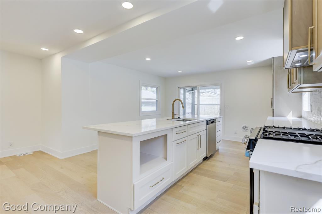 23 Fairwood Boulevard, Pleasant Ridge, MI — Photo 13
