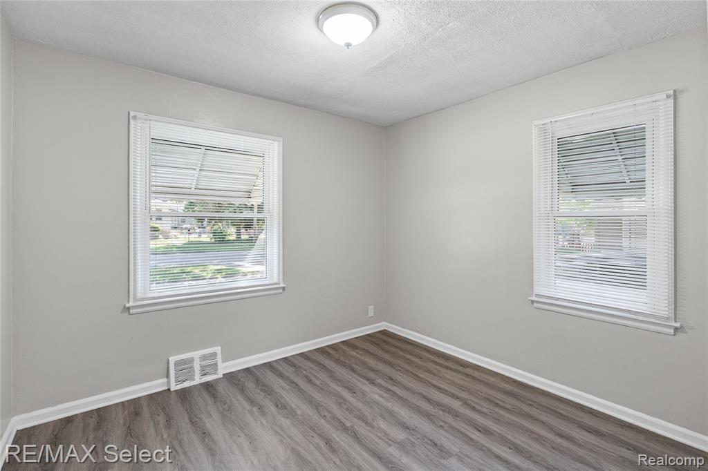 4305 Pengelly Road, Flint, MI 48507 — Photo 25