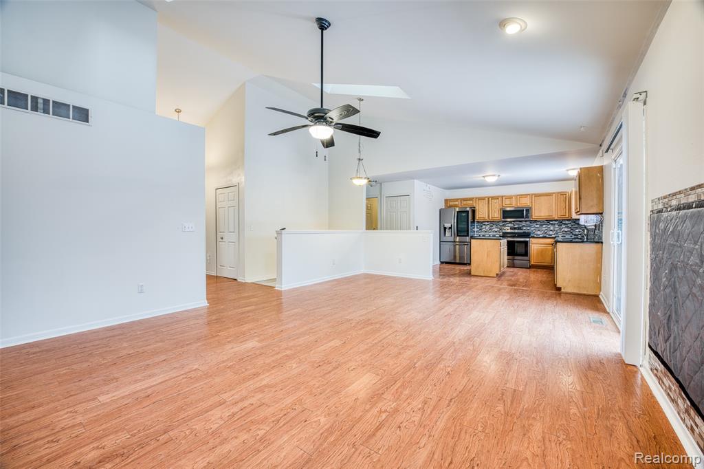 10237 Swan Lake Circle, Ypsilanti, MI 48197 — Photo 11