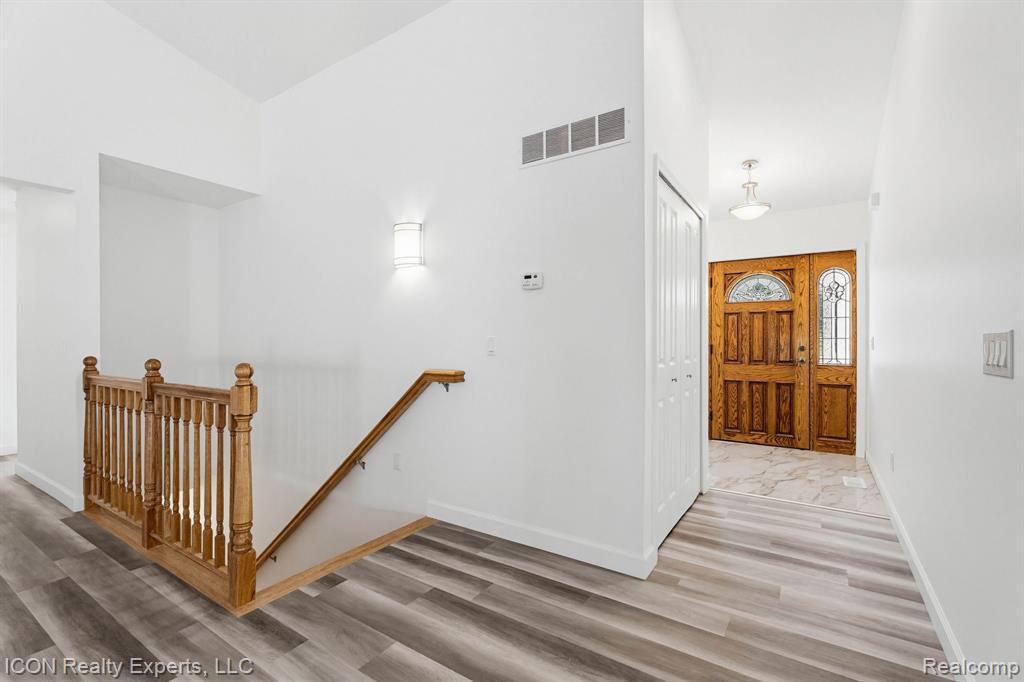 3907 Pontiac Lake Road, Waterford, MI 48328 — Photo 3