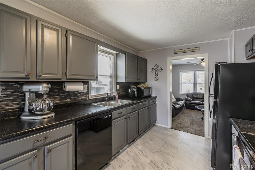 44084 Utica Road, Utica, MI 48317 — Photo 9