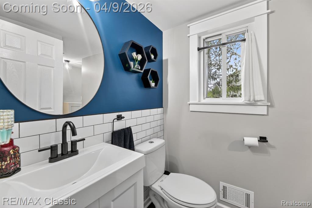 1877 Hopkins Drive, Wixom, MI 48393 — Photo 11
