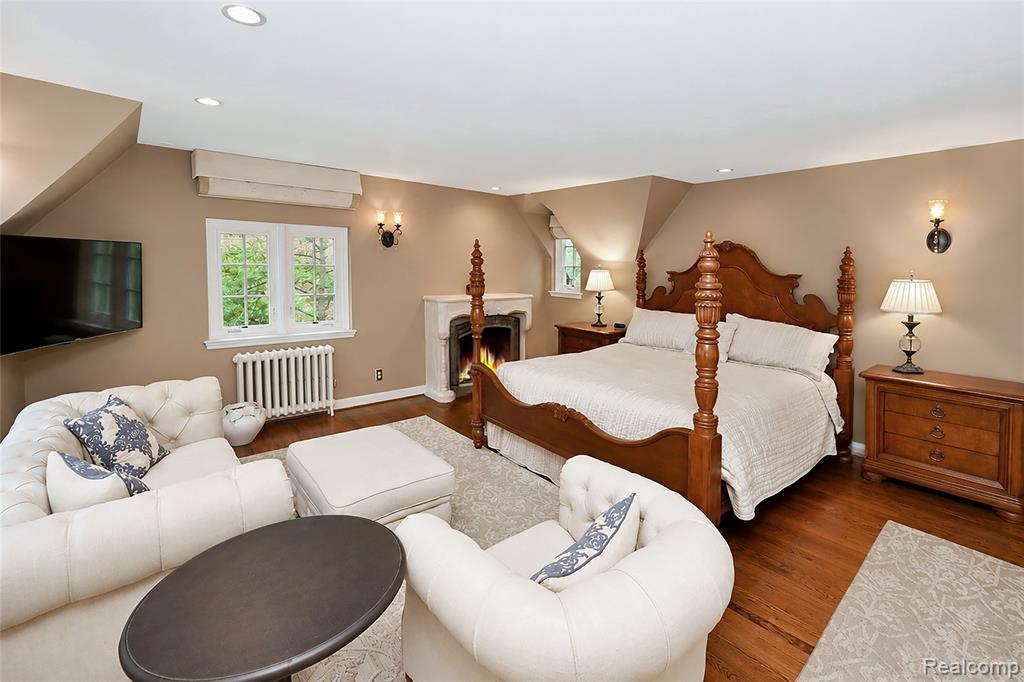 680 Wimbleton Drive, Birmingham, MI 48009 — Photo 22