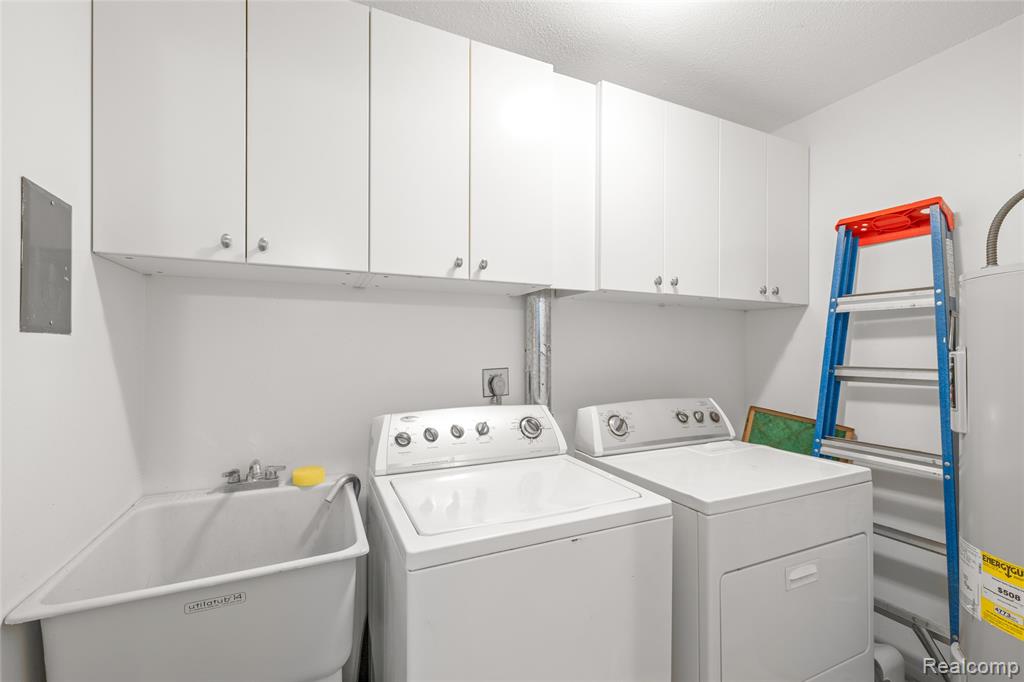 35916 Ann Arbor Trail, Livonia, MI 48150 — Photo 13