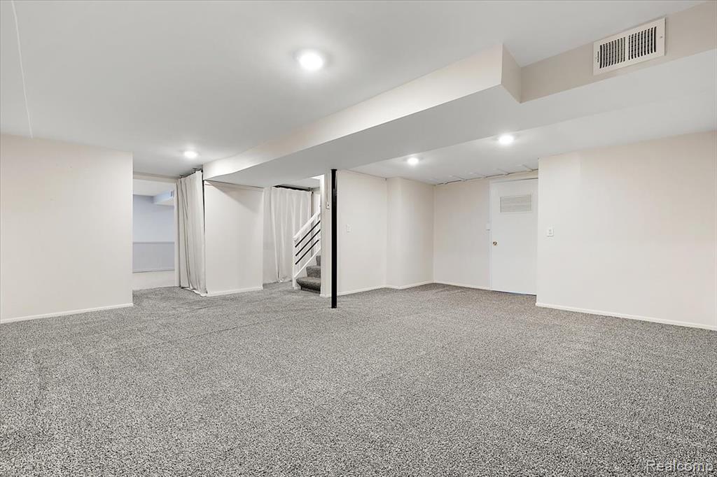 2066 Teaneck Circle, Wixom, MI 48393 — Photo 29