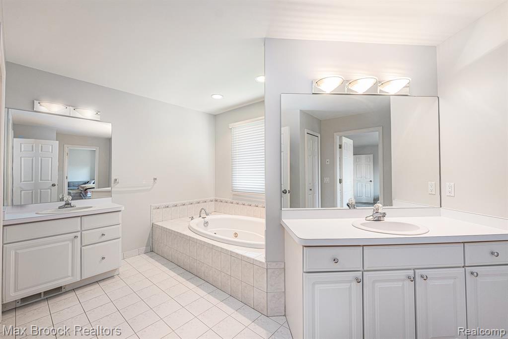 6011 MAPLE FOREST, West Bloomfield, MI — Photo 18