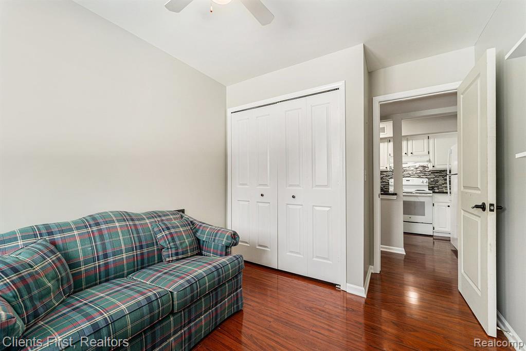 164 PINEWOOD Drive, Plymouth, MI 48170 — Photo 11