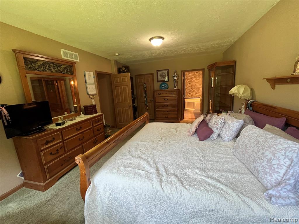 28524 Elwell Road, Belleville, MI 48111 — Photo 41