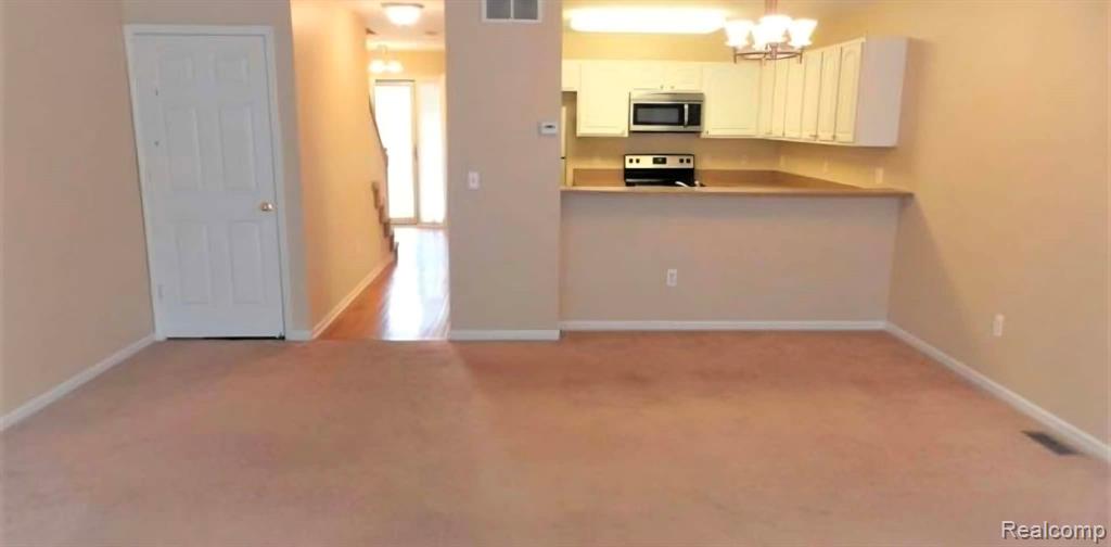 9026 Newport Way, Livonia, MI 48150 — Photo 10