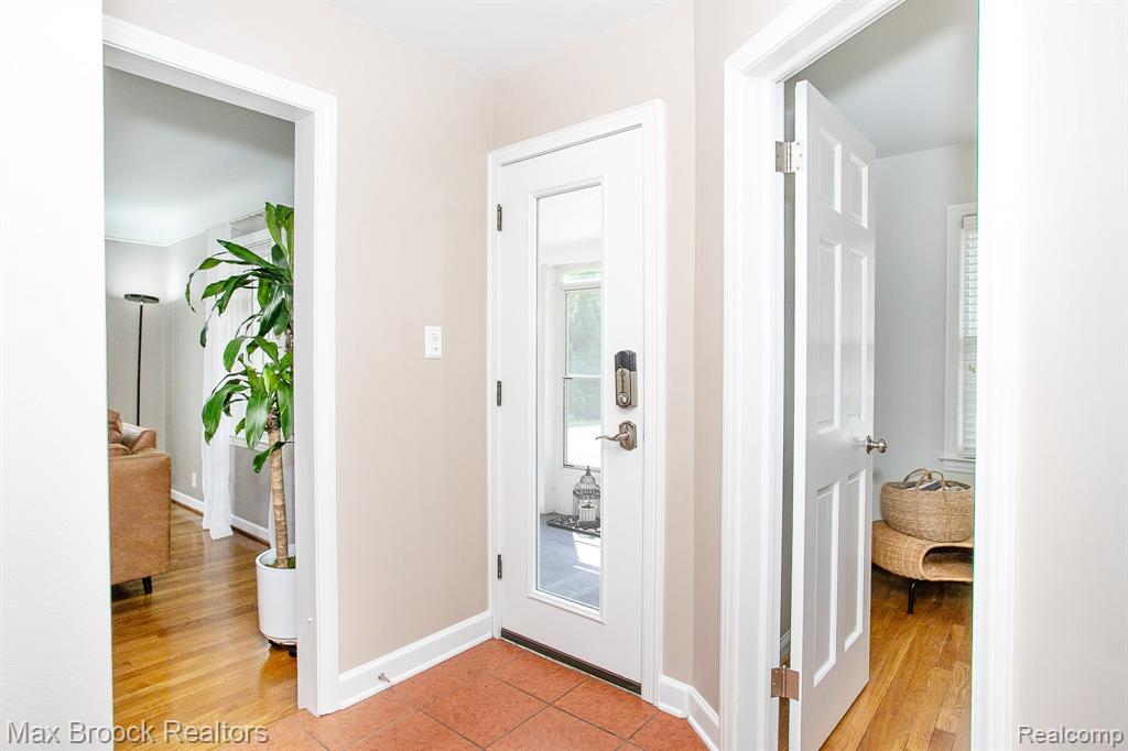 10475 Vernon Avenue, Huntington Woods, MI — Photo 19