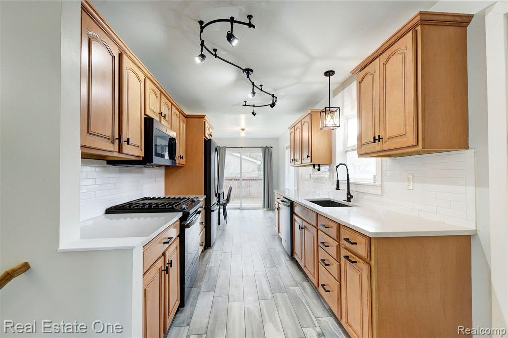 2293 Nichols Avenue, Grand Blanc, MI 48507 — Photo 7
