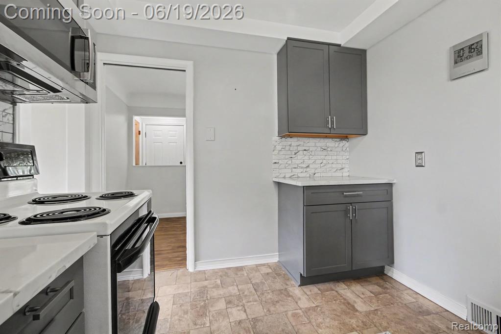 9135 Frederick Street, Livonia, MI 48150 — Photo 10