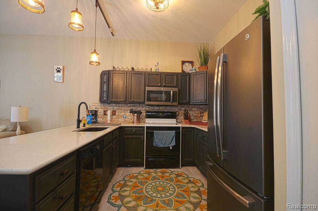 7968 Divot Drive E, 5, Waterford, MI 48327 — Photo 13