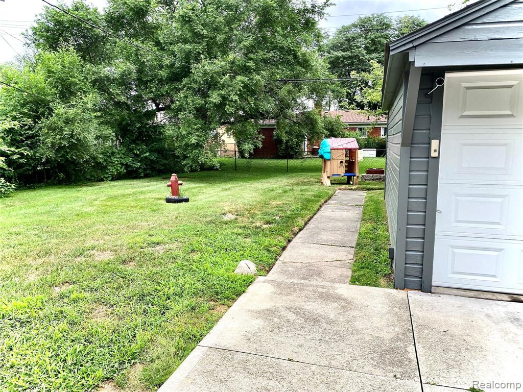 8073 Helen, Center Line, MI 48015 — Photo 25