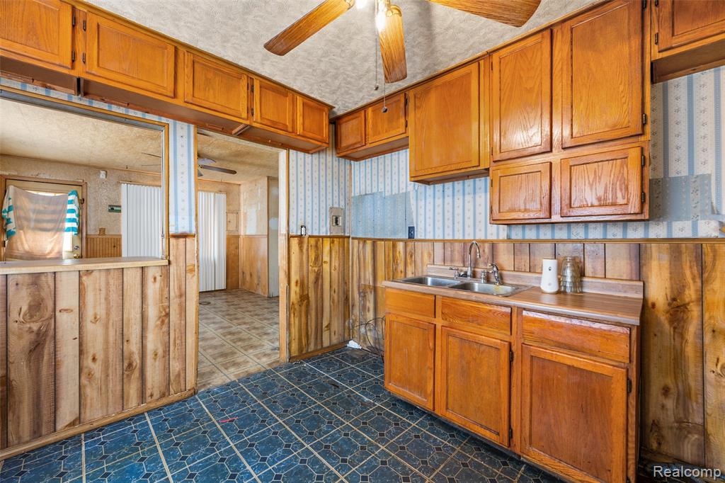 6826 Republic Avenue, Warren, MI 48091 — Photo 14