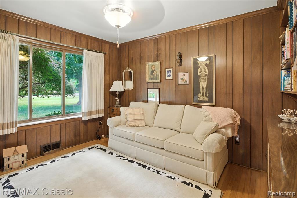 415 Booth Road, Troy, MI 48085 — Photo 11