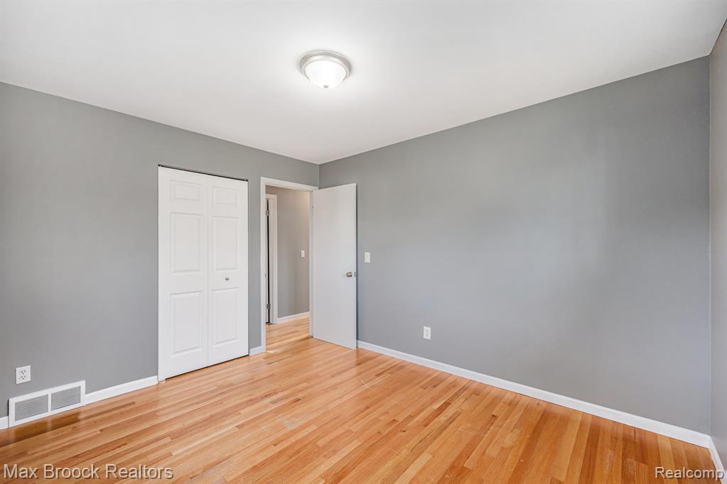 6604 Doyon Drive N, Waterford, MI 48327 — Photo 14