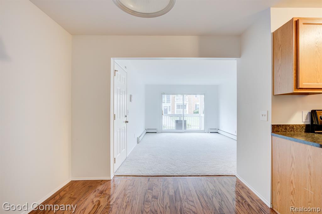 2425 TORQUAY Avenue, 102A, Royal Oak, MI 48073 — Photo 8