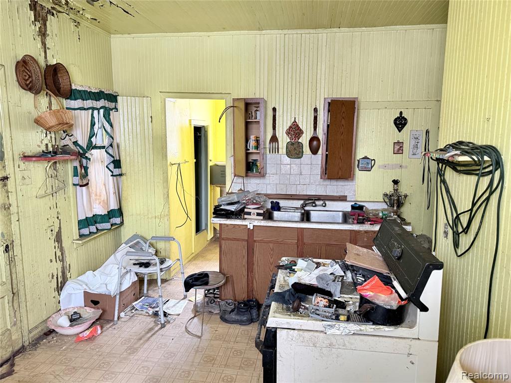 4475 Field Street, Detroit, MI 48214 — Photo 9