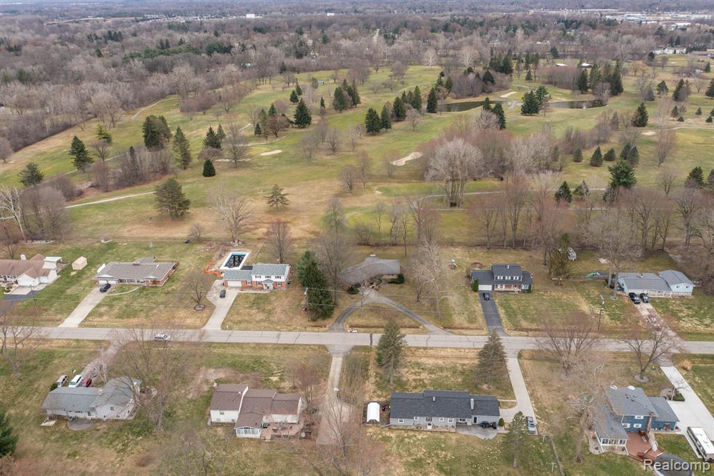 6226 GOLFVIEW Drive, Burton, MI 48509 — Photo 9