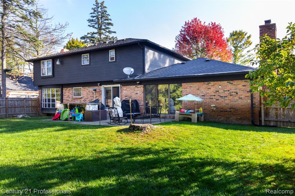 9418 Oakmont Drive, Grand Blanc, MI 48439 — Photo 45