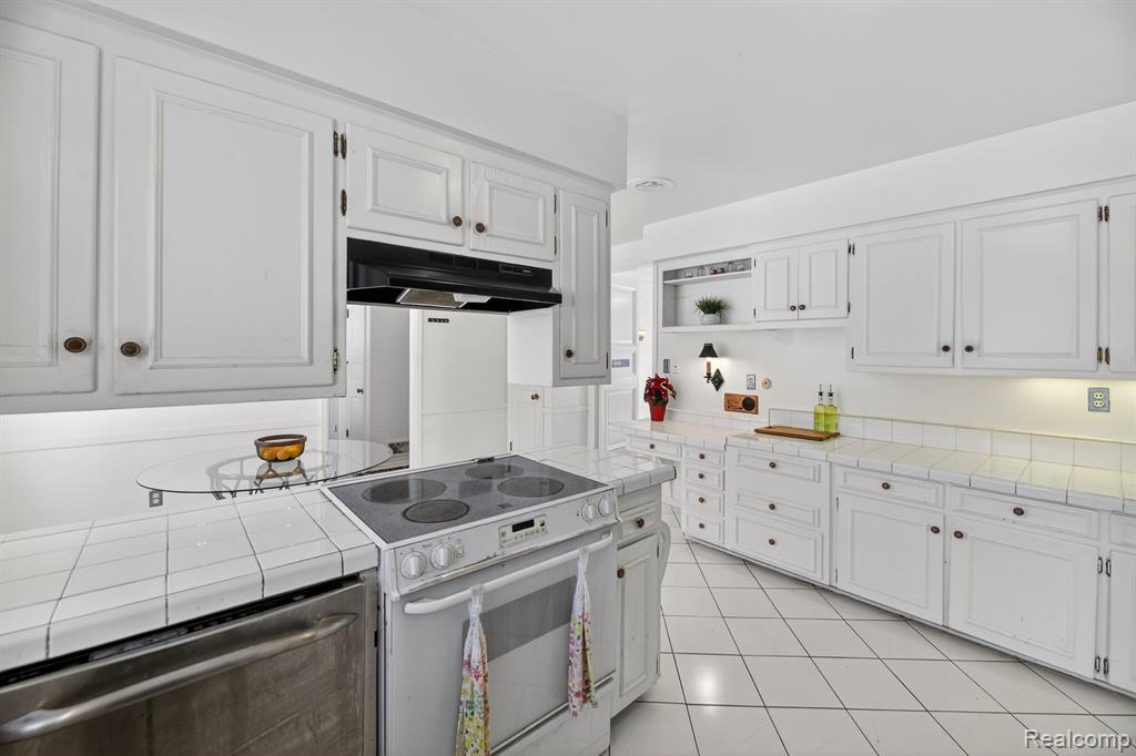 5551 Sugar Bush Lane, Flint, MI 48532 — Photo 17