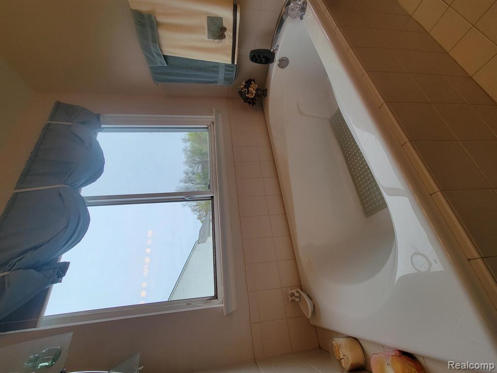 10224 Wellington Drive, Clarkston, MI 48348 — Photo 14