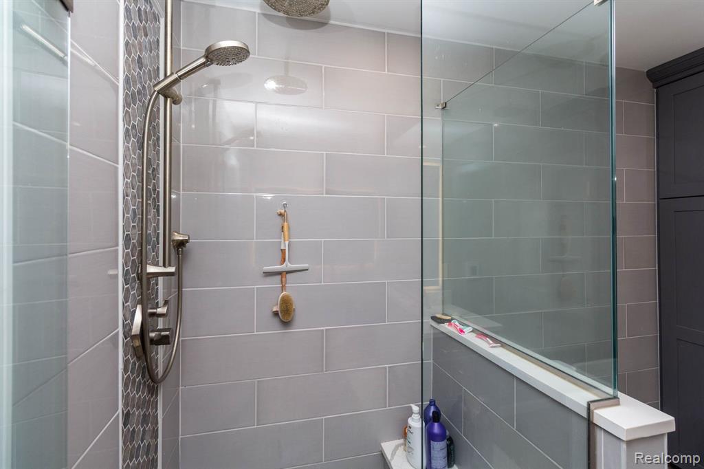 45515 EMERALD FOREST Drive, Novi, MI — Photo 34