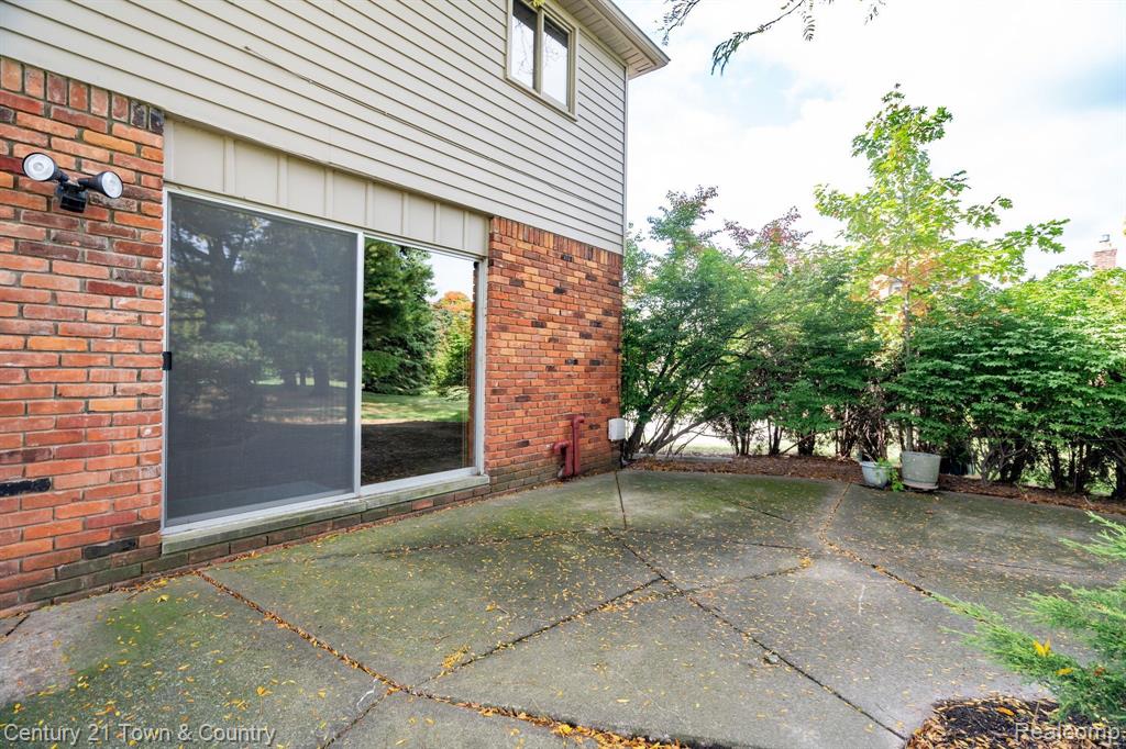 16436 OLD BEDFORD Road, Northville, MI 48168 — Photo 36