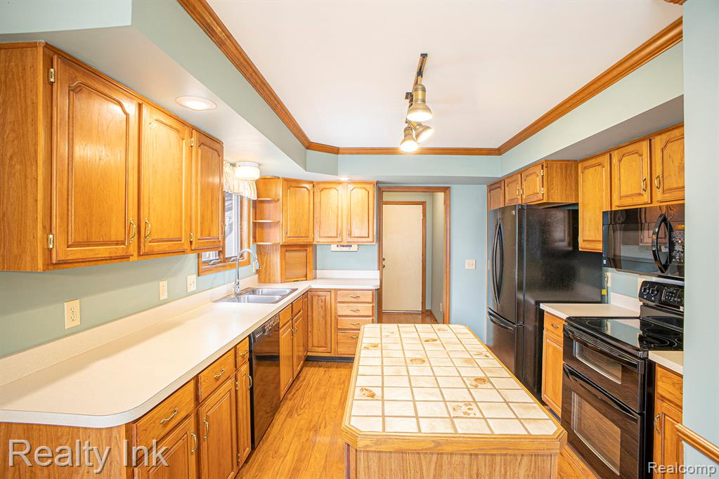 5868 Buttonwood Drive, Haslett, MI 48840 — Photo 8